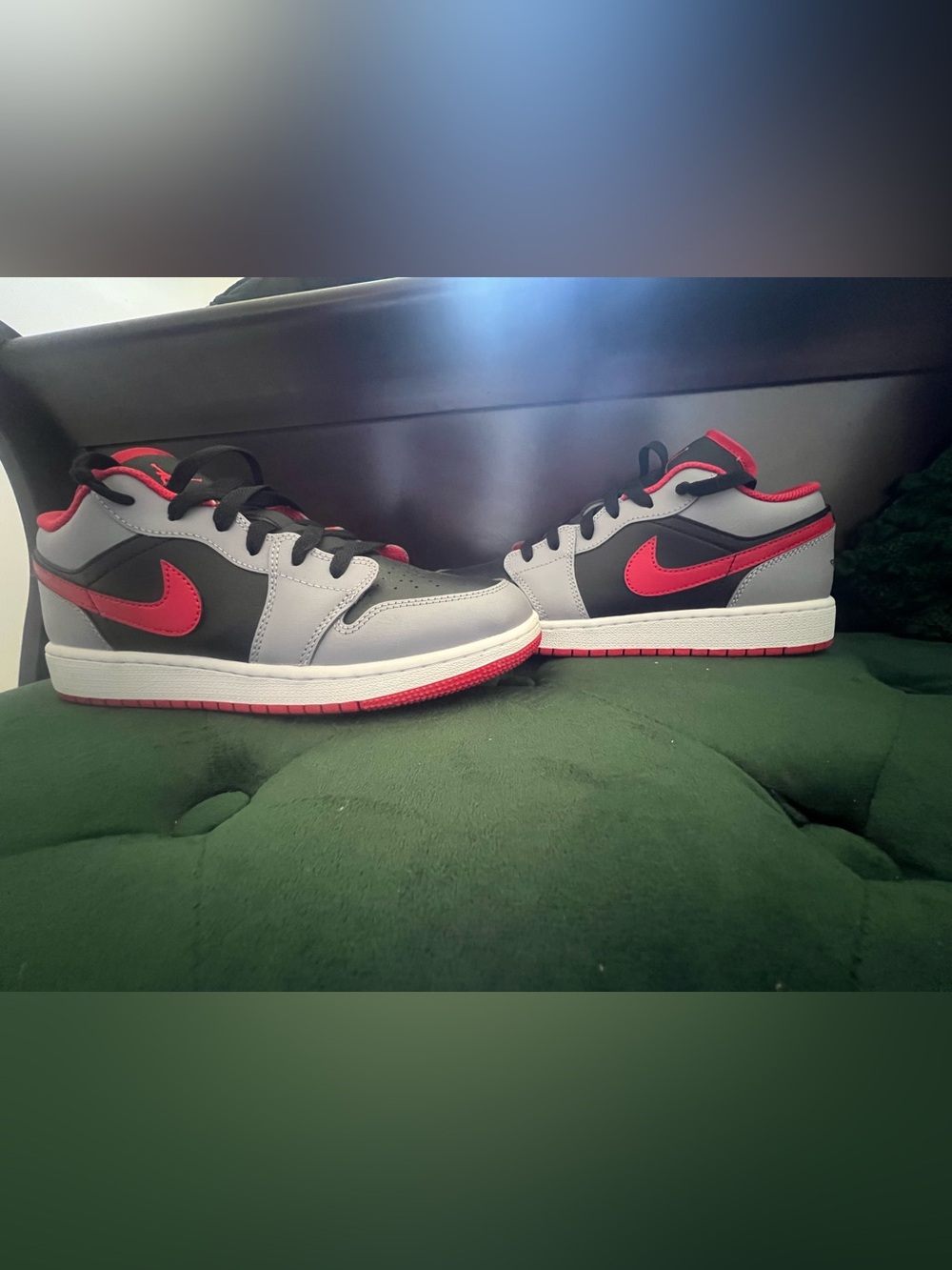Air Jordan 1 Low ‘Black Light Smoke Grey Gym Red’